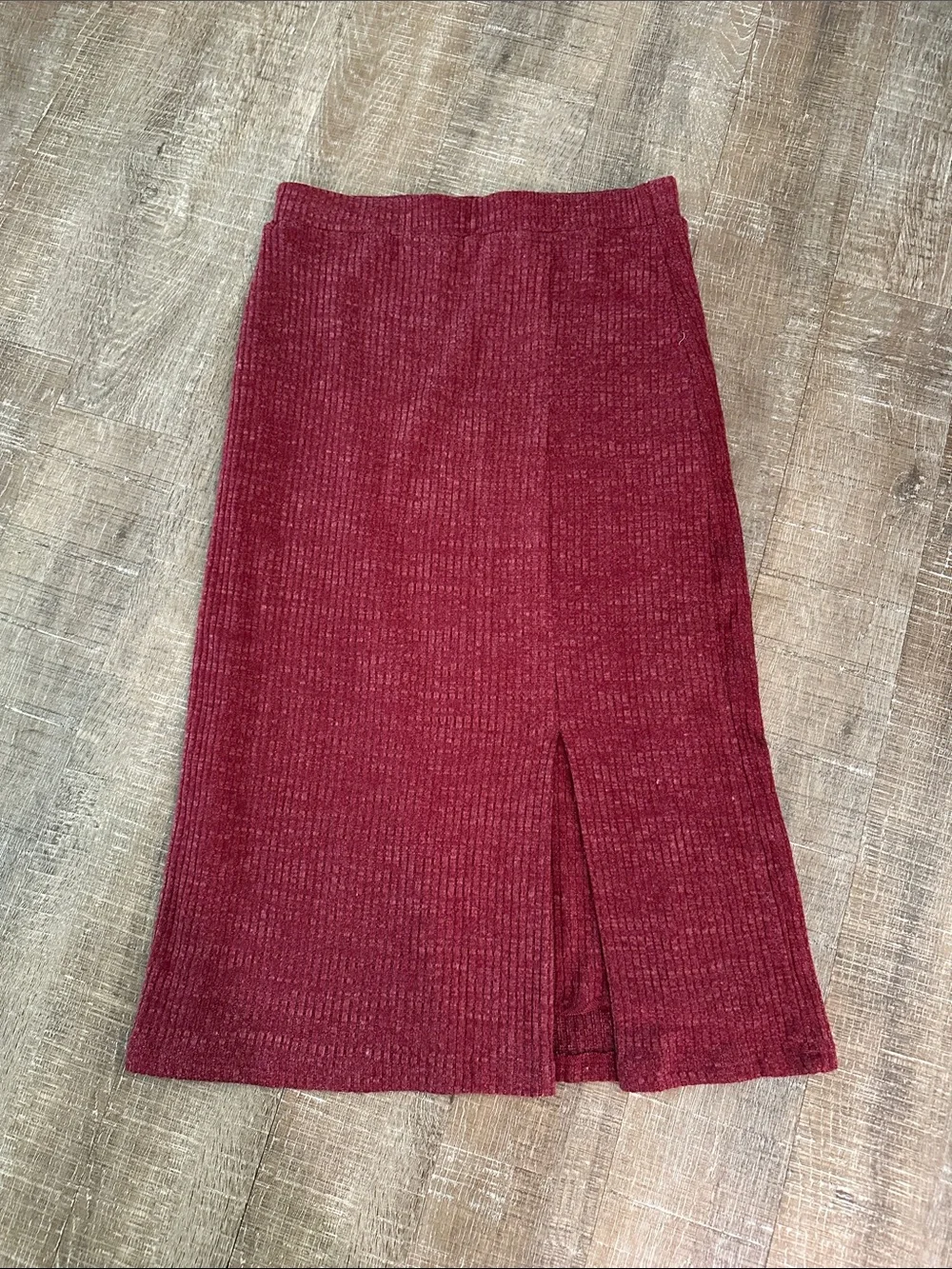 Ribbed Midi Skirt with Side Slit - Burgundy